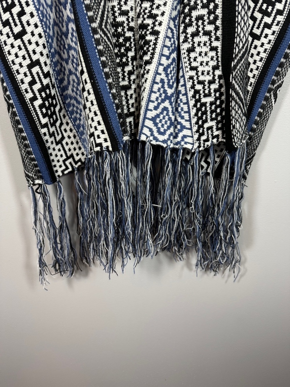 LAVA Southwestern Boho Tribal Aztec Fringe Open Poncho One Size - Picture 4 of 6